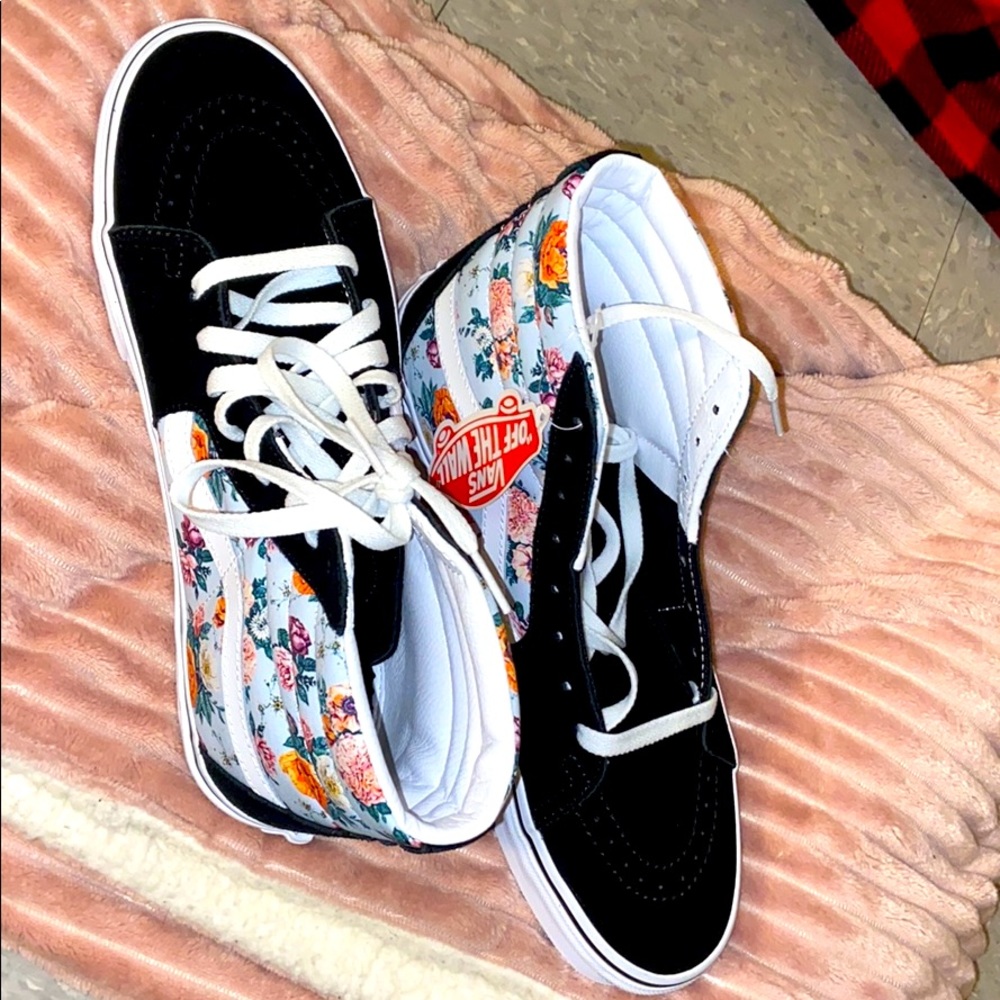 Brand new Vans. Size 8.5M but 10 in Women